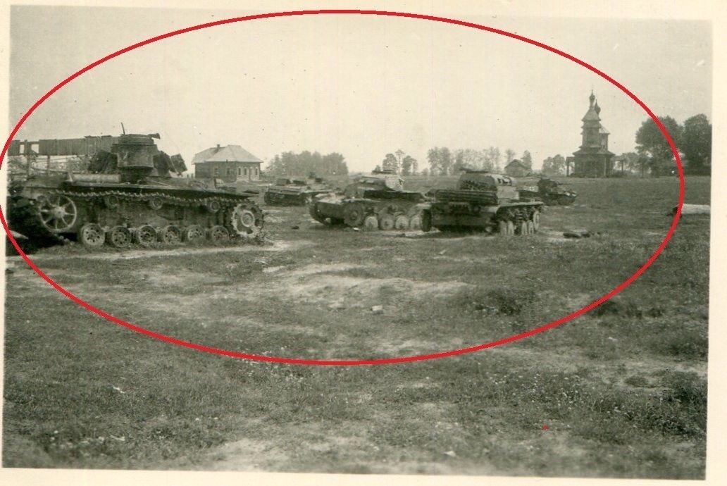 FOTO WKII Zerstörte Russische Panzer TANK