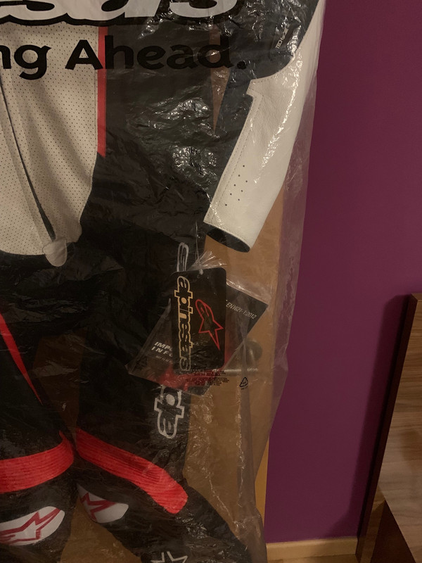 4BE03937-E1E1-403B-9D0D-CB8B427ADB4E