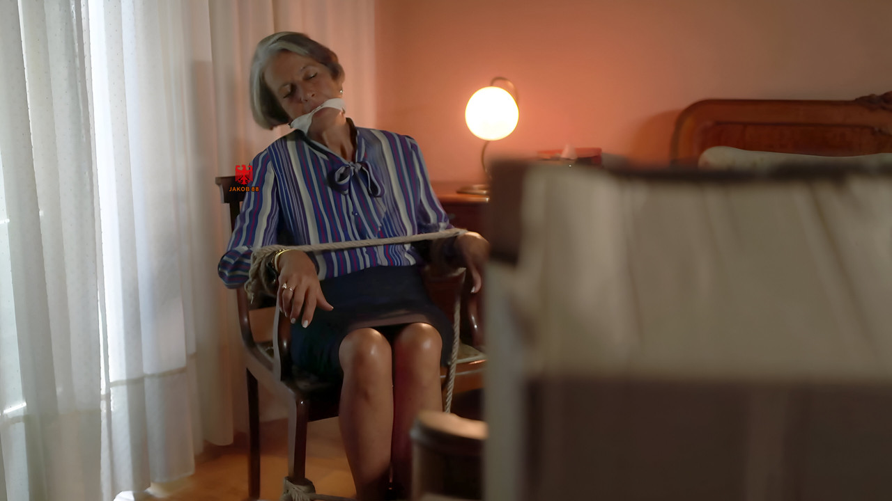 Loukia Papadaki - Electra S02E02