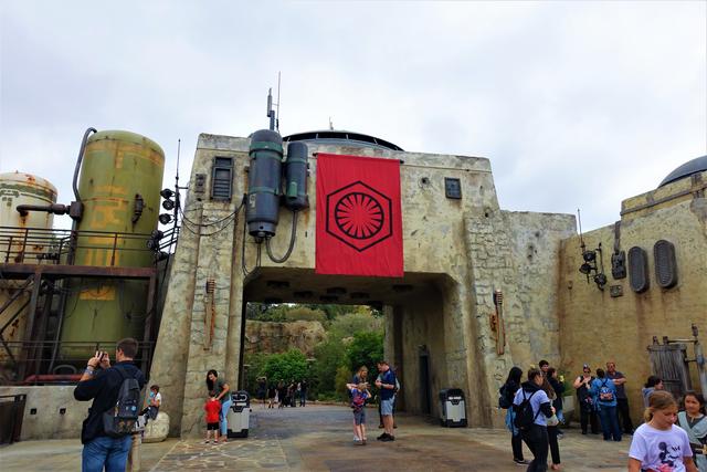 DOCKING BAY 9: 509th Legion - First Order - DISNEYLAND ~ STAR WARS: GALAXY'S EDGE, LA GUIA (1)