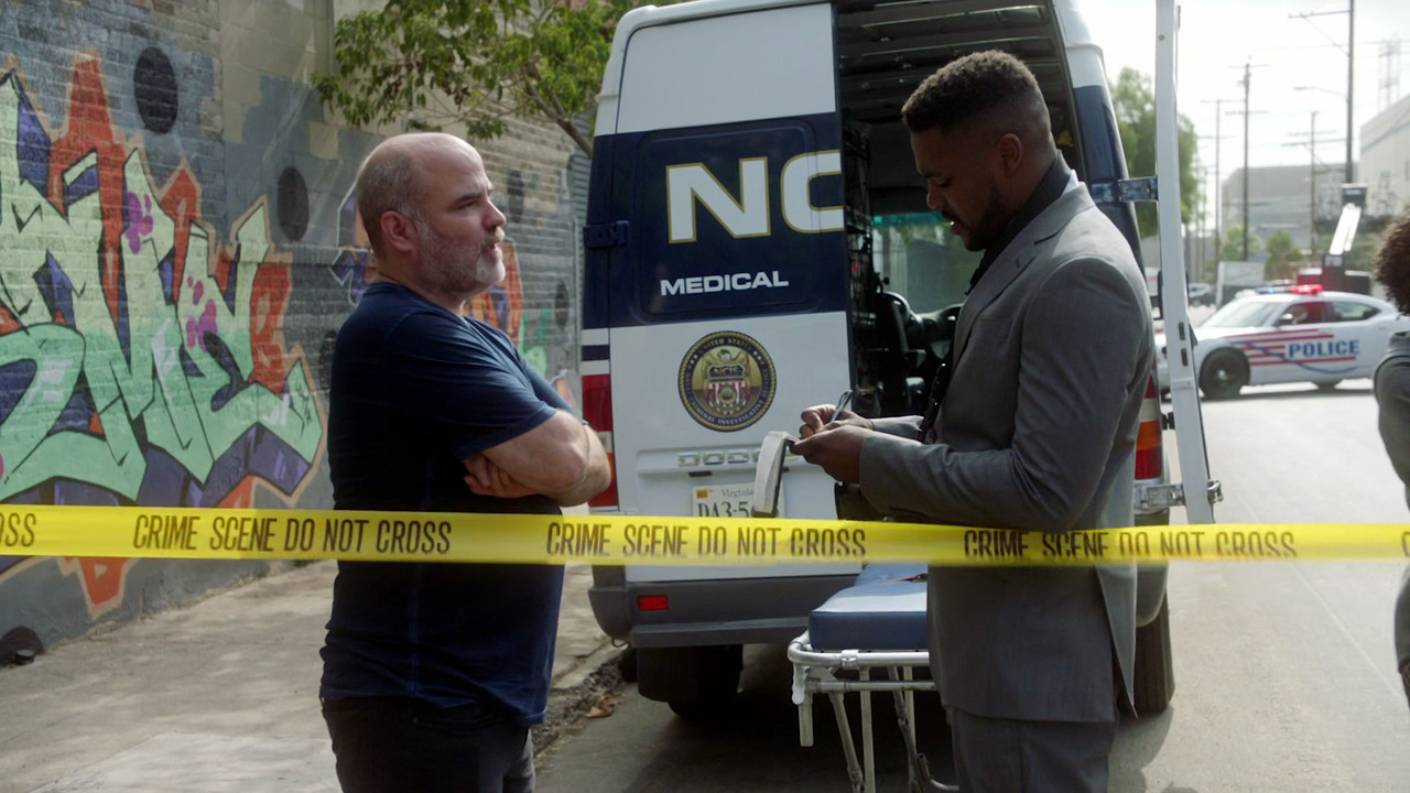 NCIS (2003) - S15E01 - House Divided (1080p AMZN WEB-DL x265 Fre