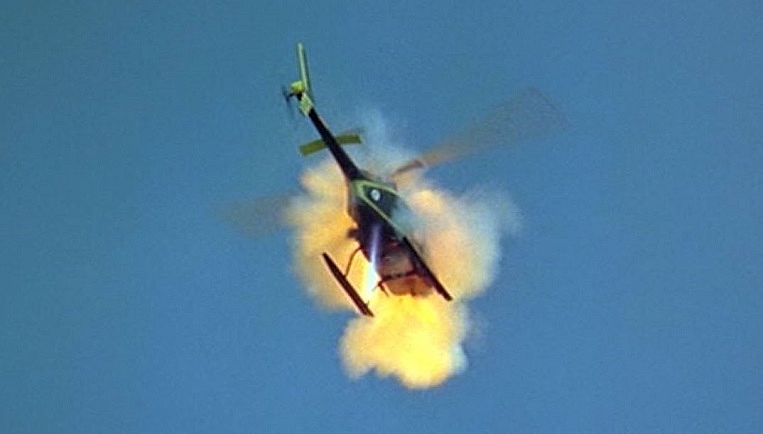 CAROLINE-MUNRO-HELICOPTER-1-C-FOTOR.jpg