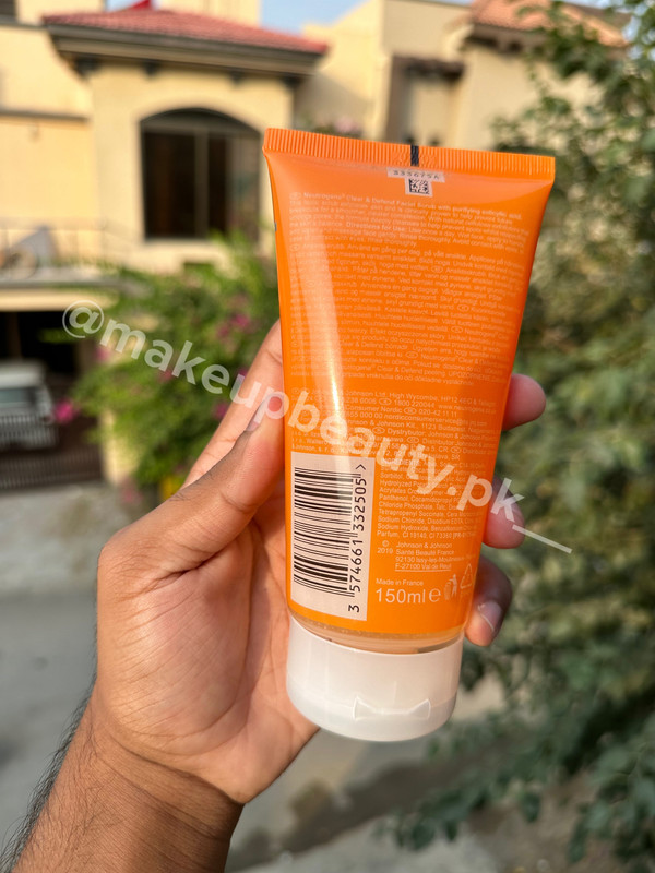 Neutrogena Oil Free Clear and Defend Facial Scrub 150 ML - image 3