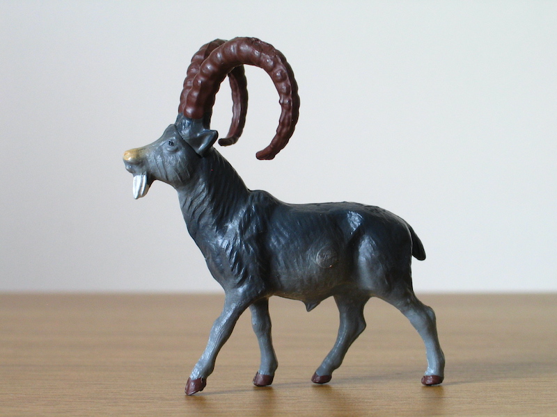 Corrections for Toy Animal Wiki - Page 16 Starlux-grey-ibex