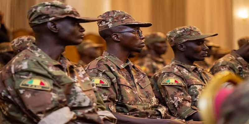 Mali : les 82 militaires libérés reçus par Assimi Goïta