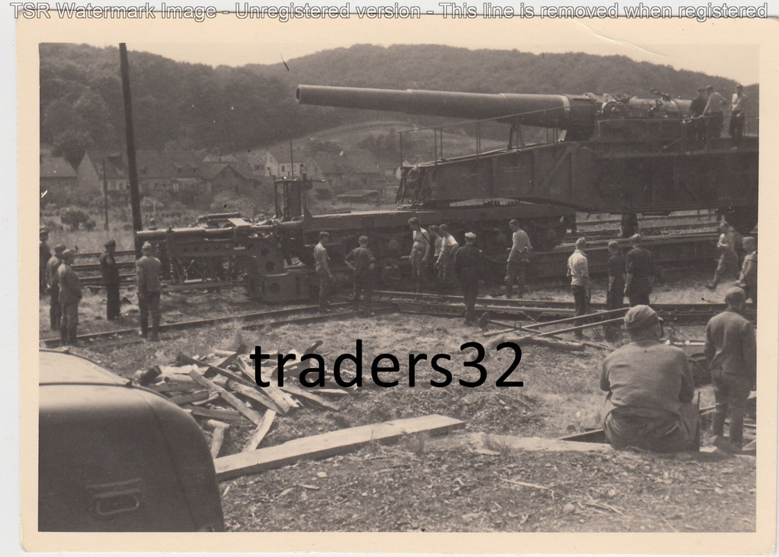 Foto 2 Wk Wehrmacht Soldaten Eisenbahngeschutz Verladen Geschutz Kanone Bahnhof