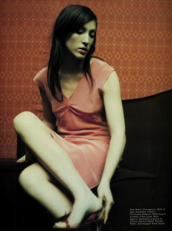 ARCHIVIO - Vogue Italia (February 2001) - People To Watch - 008