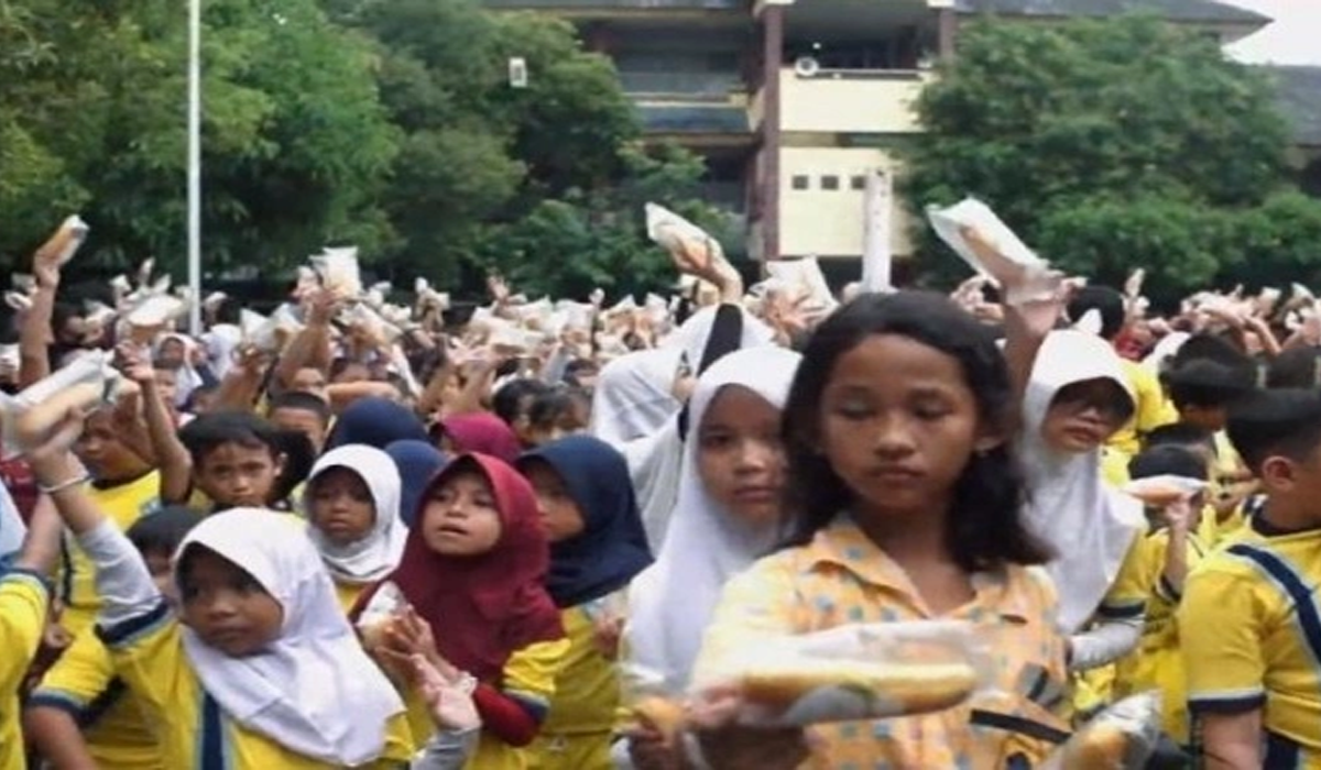 Gerakan Solidaritas Makassar, 53 Ribu Roti Gratis Disalurkan