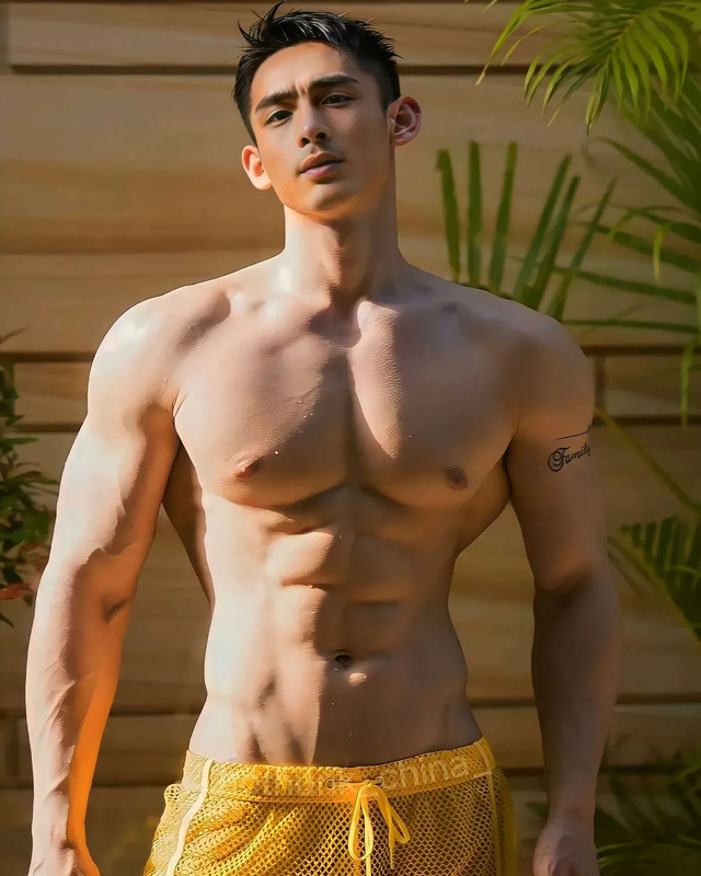 Photo by 郭秋波Lee🇨🇳 on October 17, 2023. May be an image of one or more people, biceps and people body