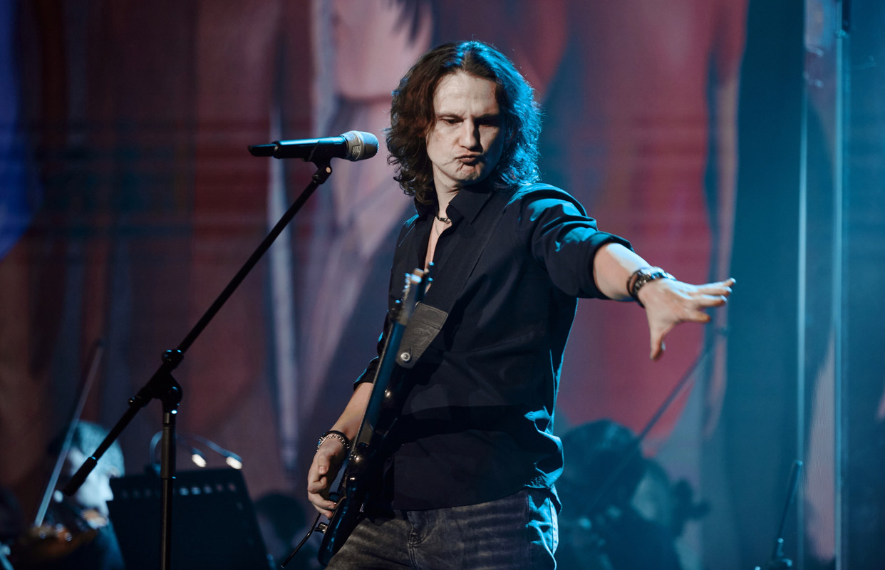 7542C4EE-8894-40A1-93A2-40E7B218C97C