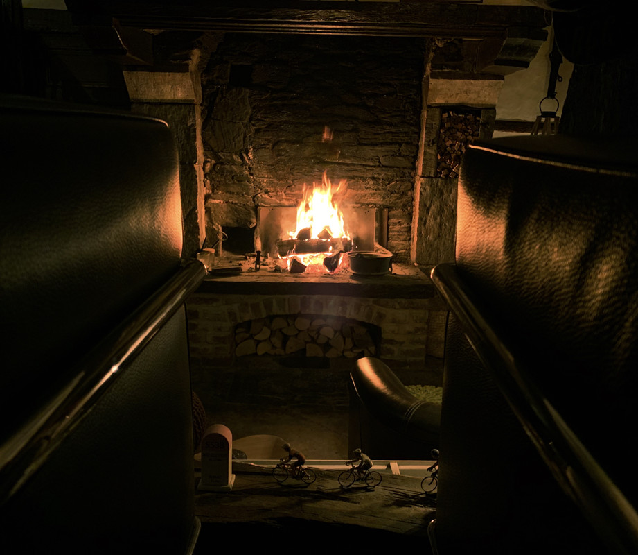 B1325C58-5B07-4B5B-B218-7809F4195936_1_201_a