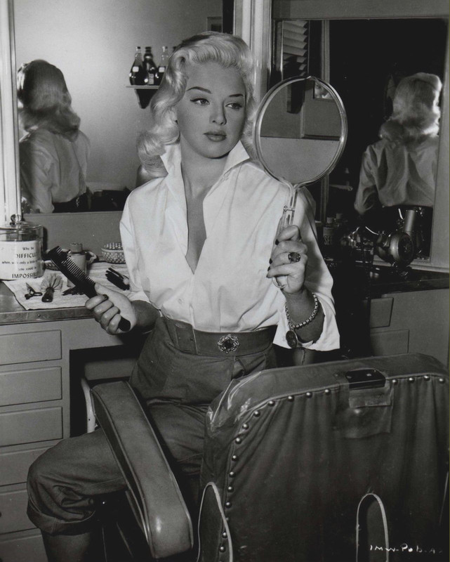 Diana_Dors_b63