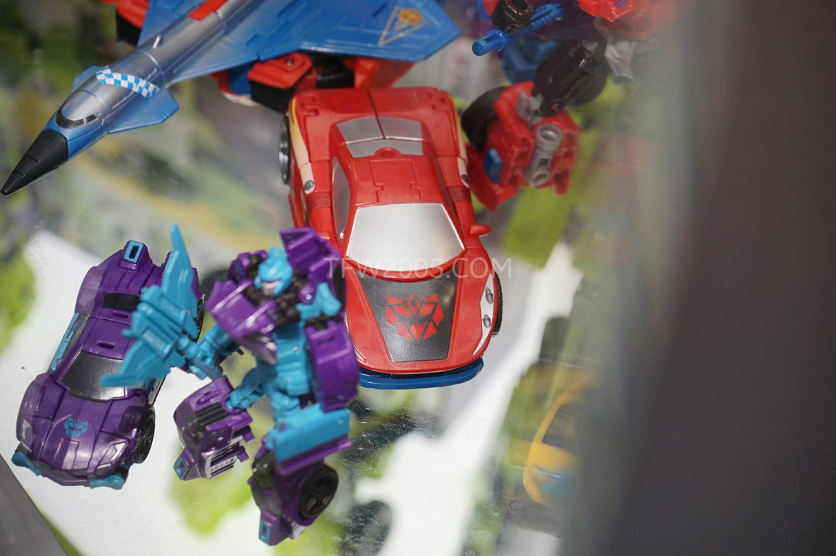 SDCC2015-Hasbro-Case-Transformers-Combiner-Wars-