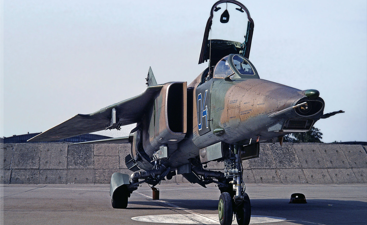 559 APIB Mig-27K 04 Blue_76802625156 (5)