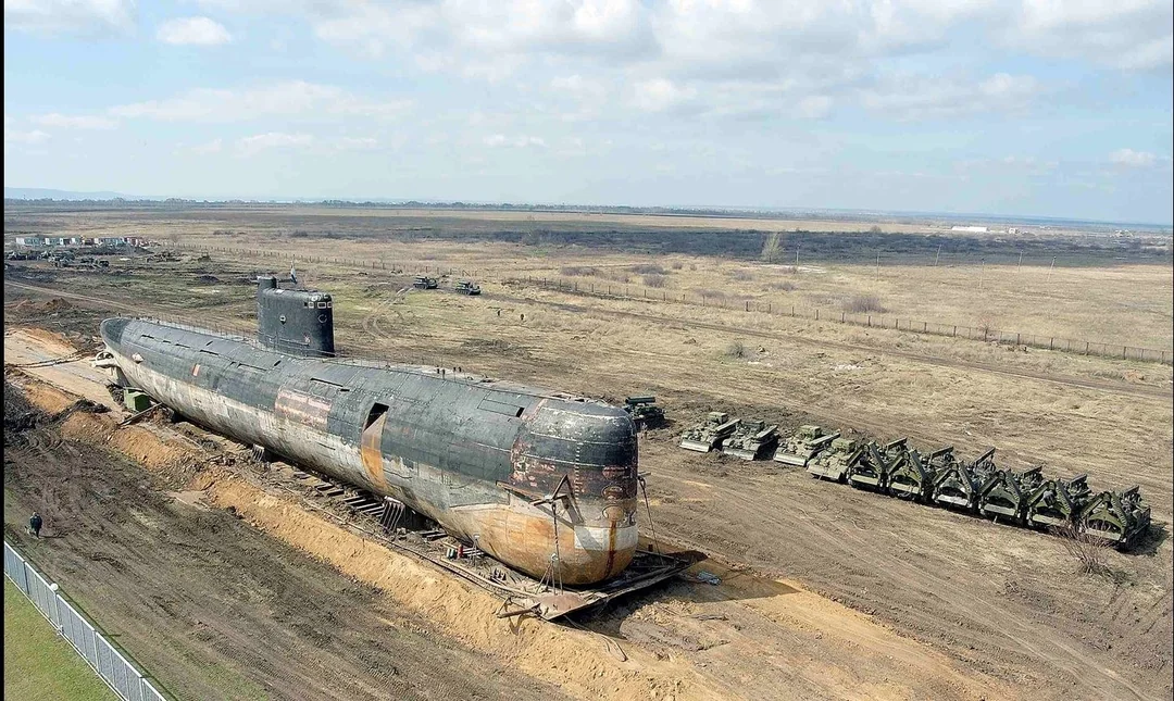 b-307-tango-class-project-641b-diesel-electric-submarine-v0-7at1jlm14jqf1.webp