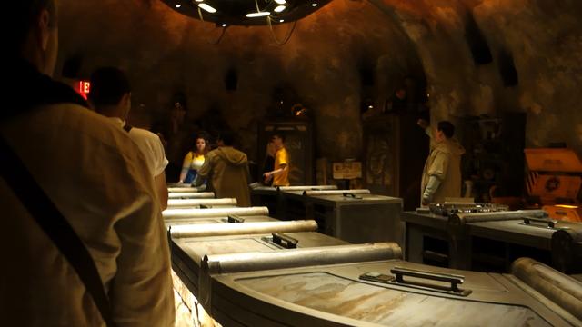 DISNEYLAND ~ STAR WARS: GALAXY'S EDGE, LA GUIA - Blogs de USA - SAVI'S WORKSHOP HANDBUILT LIGHTSABERS: Montando nuestro sable láser (45)