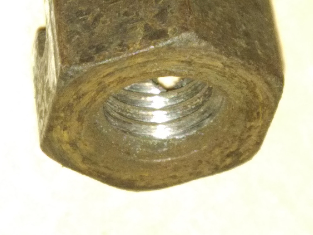 4. écrou H crénelé (12x175) épaulé (détails)