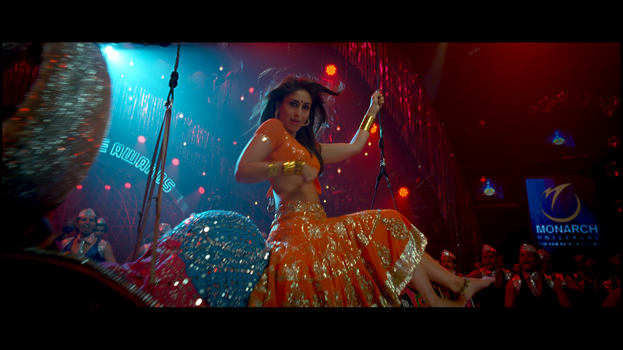 [Image: Kareena-Kapoor-Hot-Halkat-Jawani-From-He...-31-57.jpg]