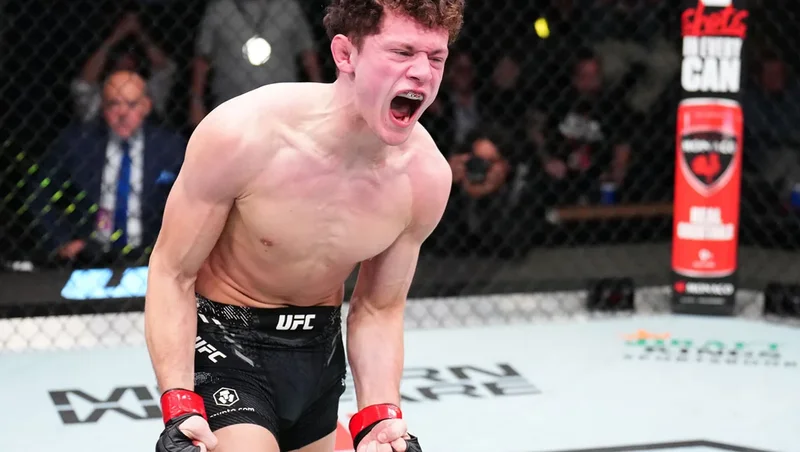 Александър Ернандес срещу Чейс Хупър на UFC 319