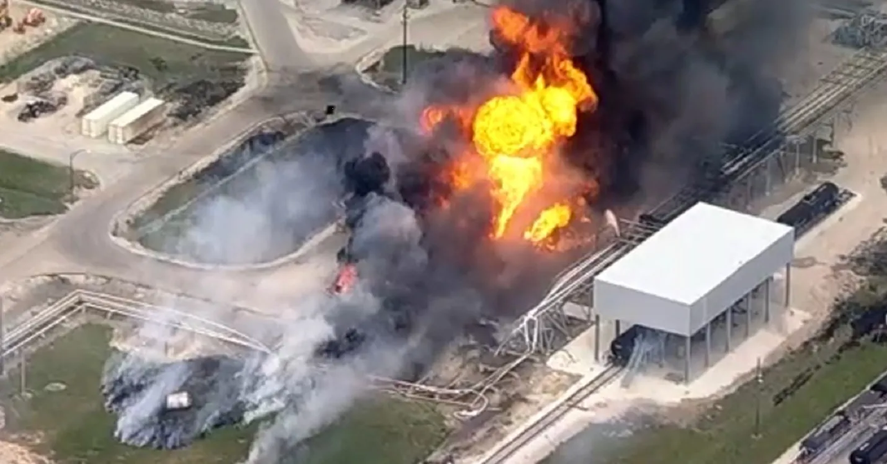 Fuerte Incendio en planta de INEOS, pone bajo alerta a zona industrial de Texas