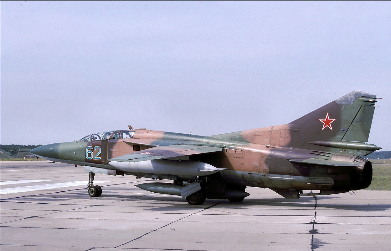 787 IAP Mig-23UB 62 Blue_7902209 (7)