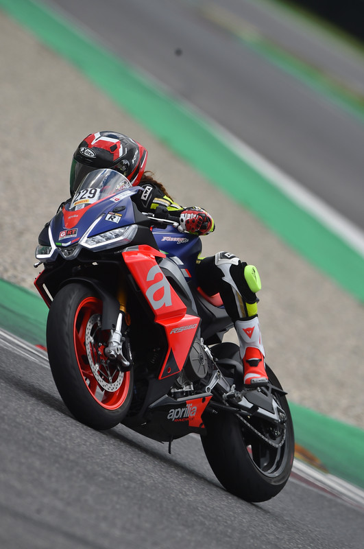 3E28371D-48B2-4F3B-BE45-117D022F2EB0