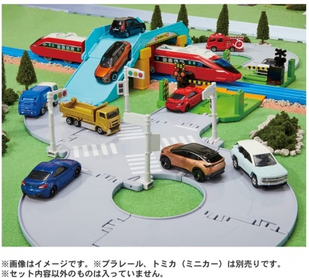 [Image: xxx-Tomica-World-2.jpg]