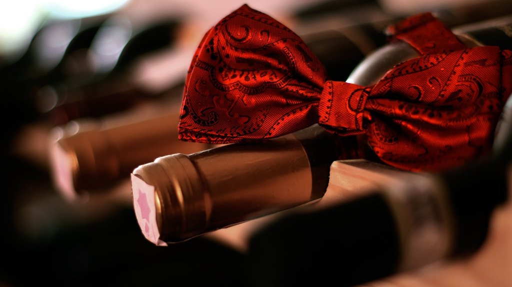 red-bow-tie-red-wine-1129189-1280.jpg