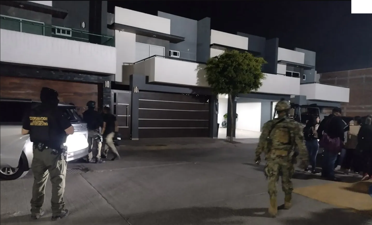 Decomisan arsenal a grupo de “Los Chapitos” del Cártel de Sinaloa