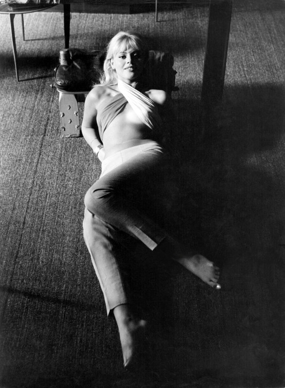 Britt_Ekland_mc99