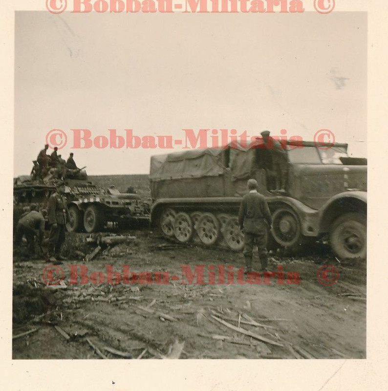 Russland schw.Halbkette SdKfz mit Tieflader Anhänger Panzerkampfwagen II