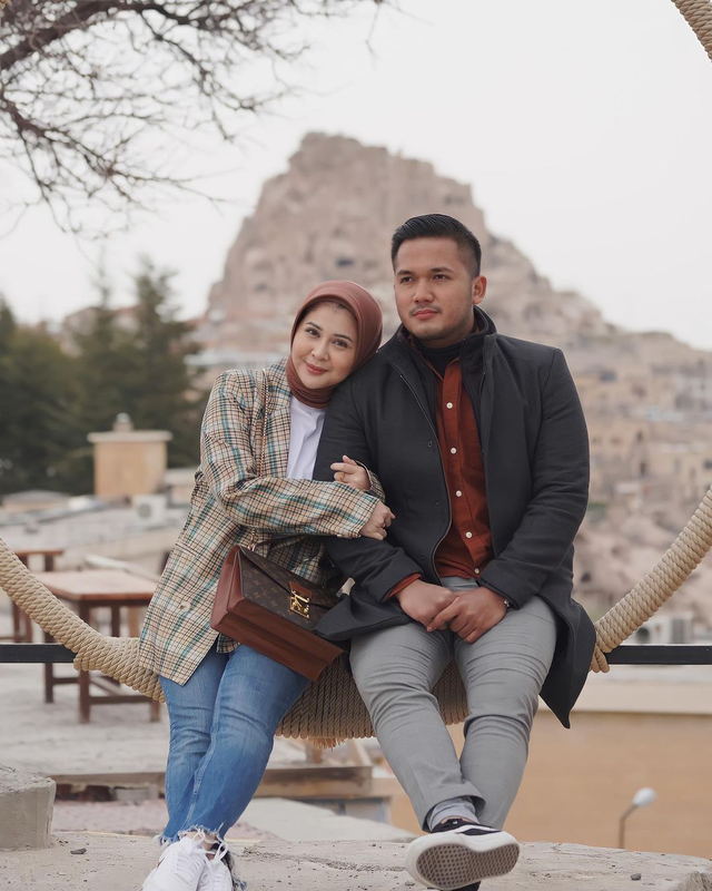 Kesha Ratuliu dan Adhi Permana