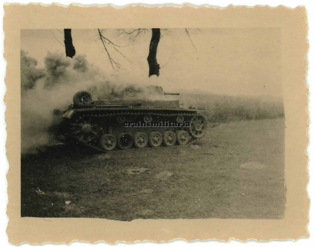 Orig. Foto Panzer III Tank bei Grenadier Nahkampf Übung - Einnebeln(4)