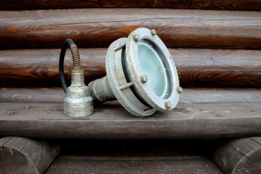 1.  фонарь   СГП-64