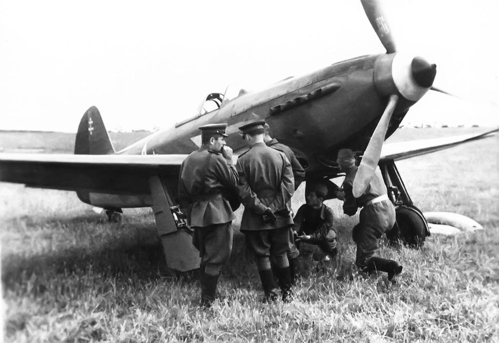Yak-3 del Normandie-Niemen en Stuttgart, poco antes de volar hacia París