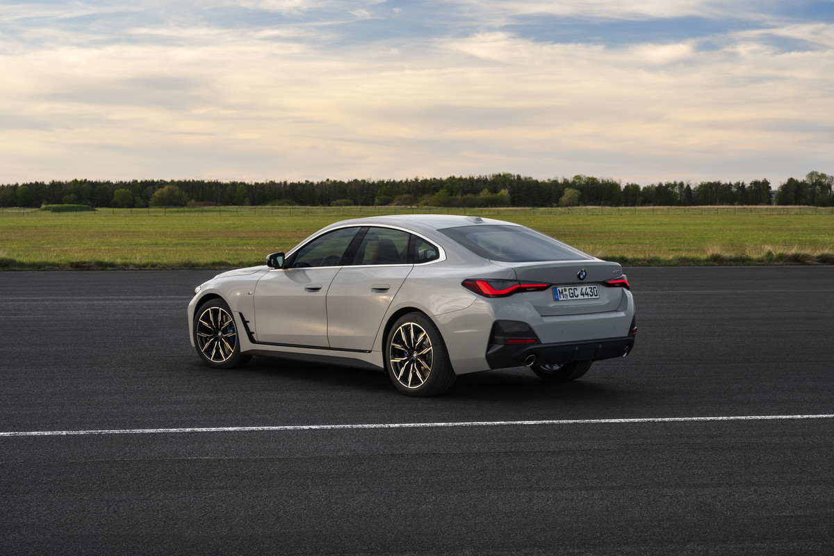 P90424607_highRes_the-all-new-bmw-430i