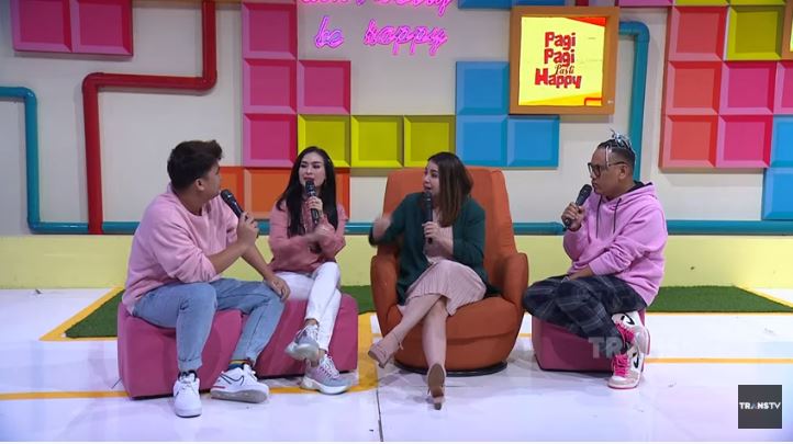 Tya Ariestya di acara Pagi Pagi Pasti Happy.
