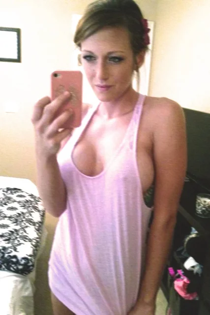[Image: sexy-selfie-pic-of-blake-lively-leaked-b...k-tan.webp]