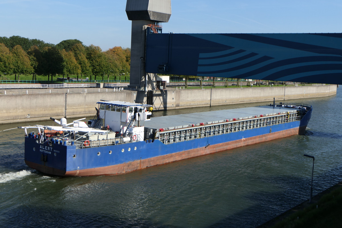 ALERT @ Amsterdam Rijnkanaal boven Tiel 09.10  (3)