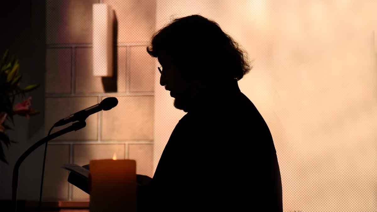 Pastor que abusó sexualmente de una niña es encarcelado en Puebla