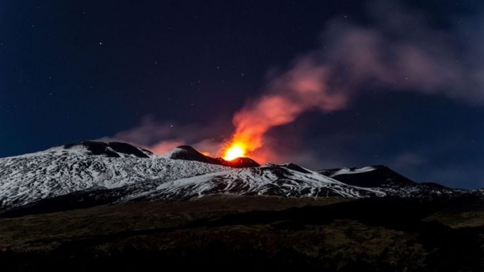 (VIDEO) Italia también en alerta tras la erupción de un volcán: Etna pone en 'jaque' a Catania