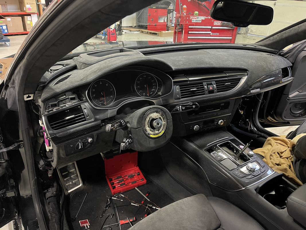RS7_Alcantara_Interior_37