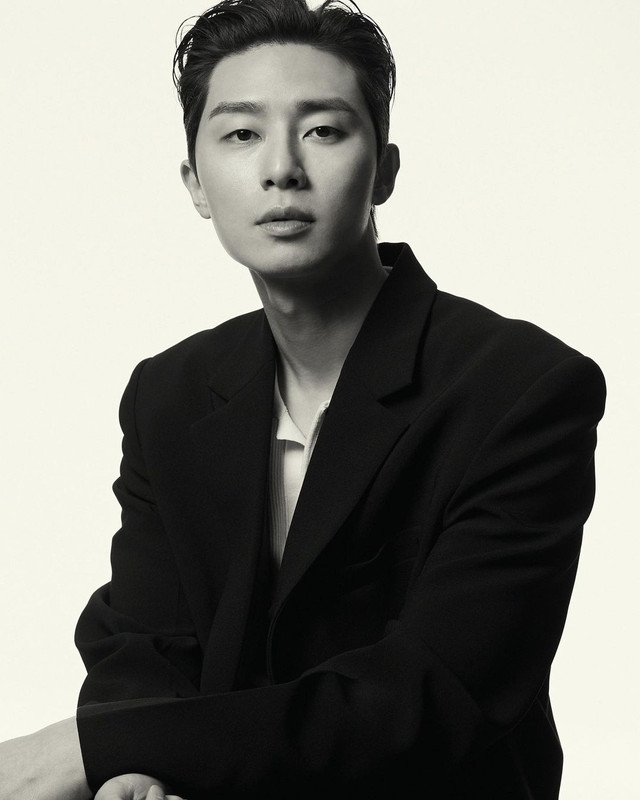 Park Seo Joon merayakan 10 tahun debutnya sebagai aktor.