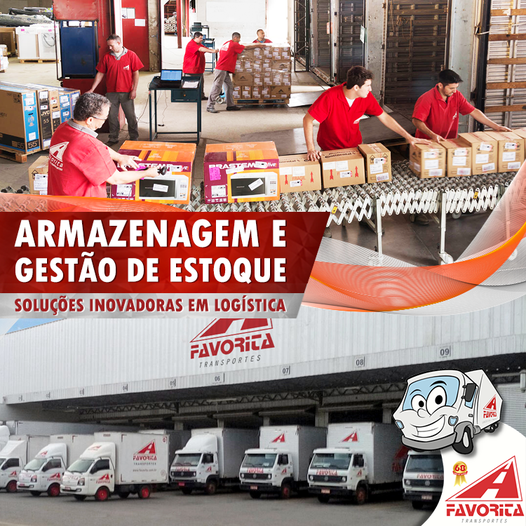 Armazém organizado com empilhadeiras
