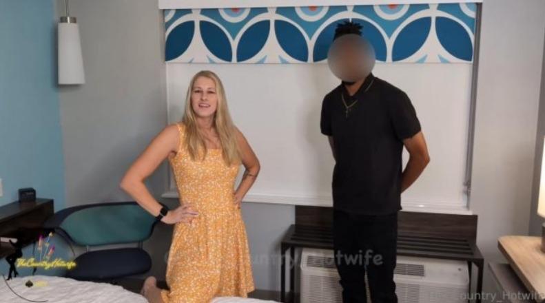 OnlyFans – The Country Hotwife New Year Bull (25 01 14) 1080p