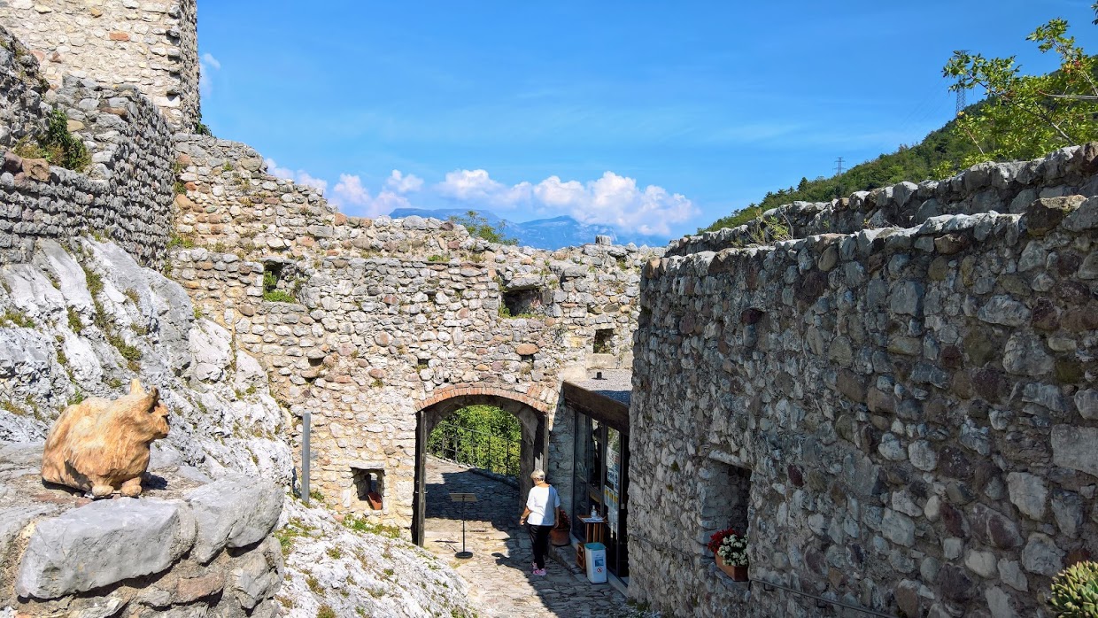 Castel Drena interno