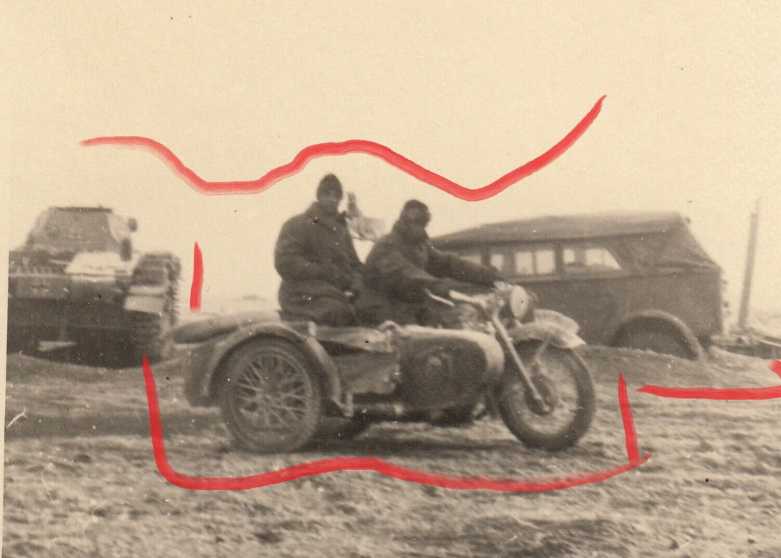 Foto Soldat FHH Panzer Div Feldherrnhalle StuG Tank Sturmgeschütz Motorrad