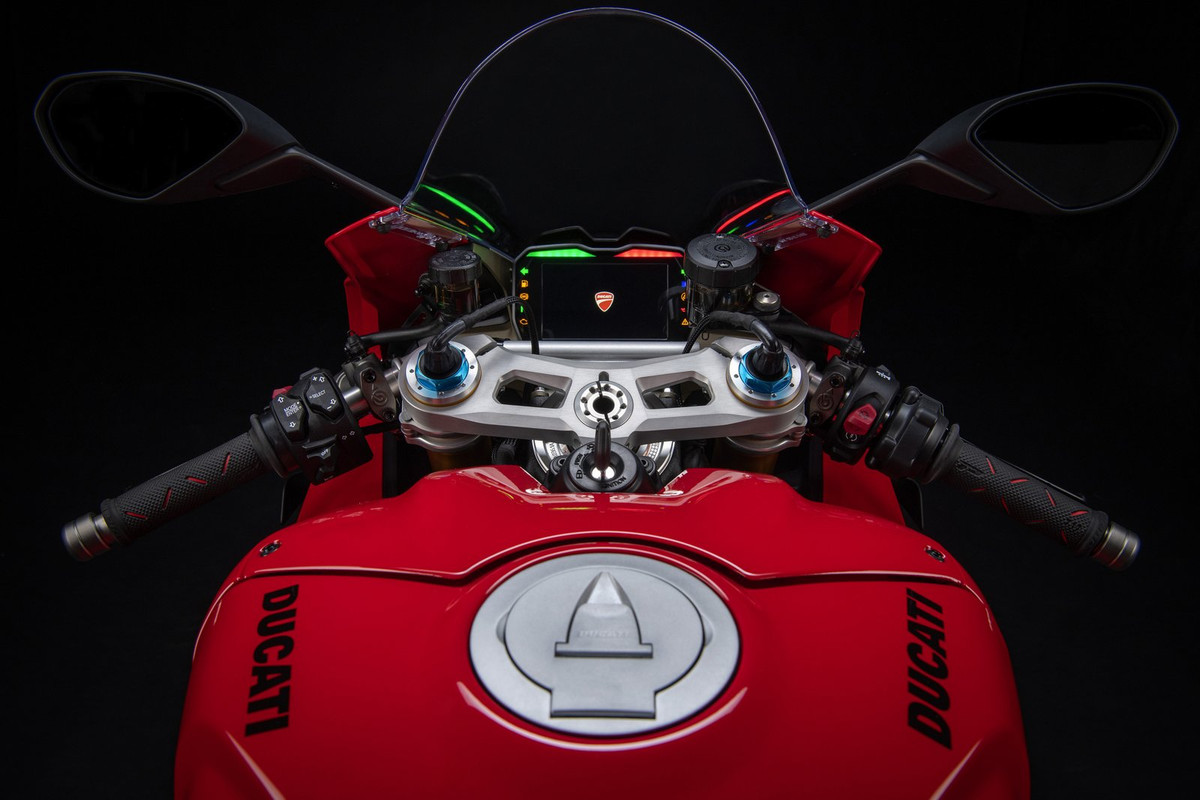 Супербайк Ducati Panigale V4 2022