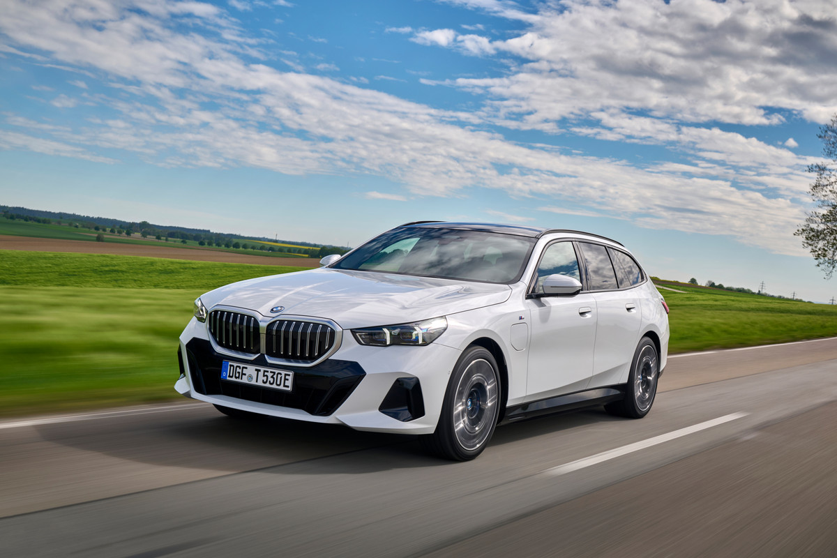 P90551883_highRes_the-new-bmw-530e-tou