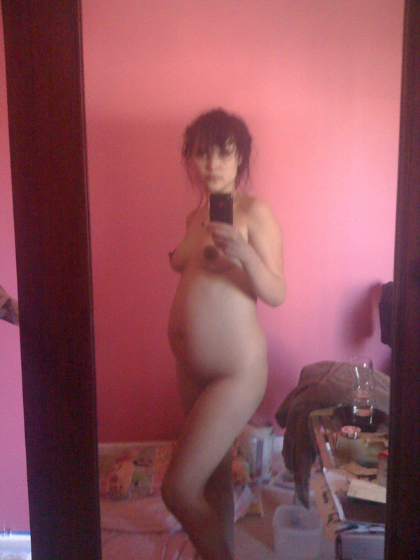 Otra nena amateur desnuda y embarazada